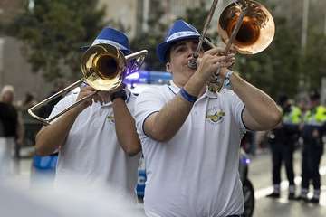  Telde disfruta con el pasacalle de los protagonistas del Carnaval de 'Studio 54'/Lpacarnaval.